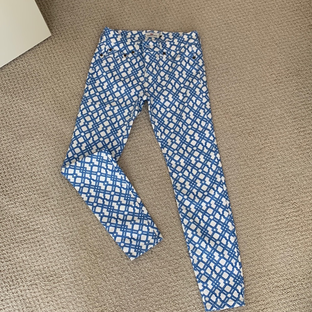 Vineyard vines blue and white lattice patterned pants
